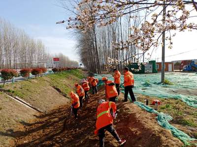 源匯區公路養護中心 整修路肩美化路容，推進綠化工程提升出行環境